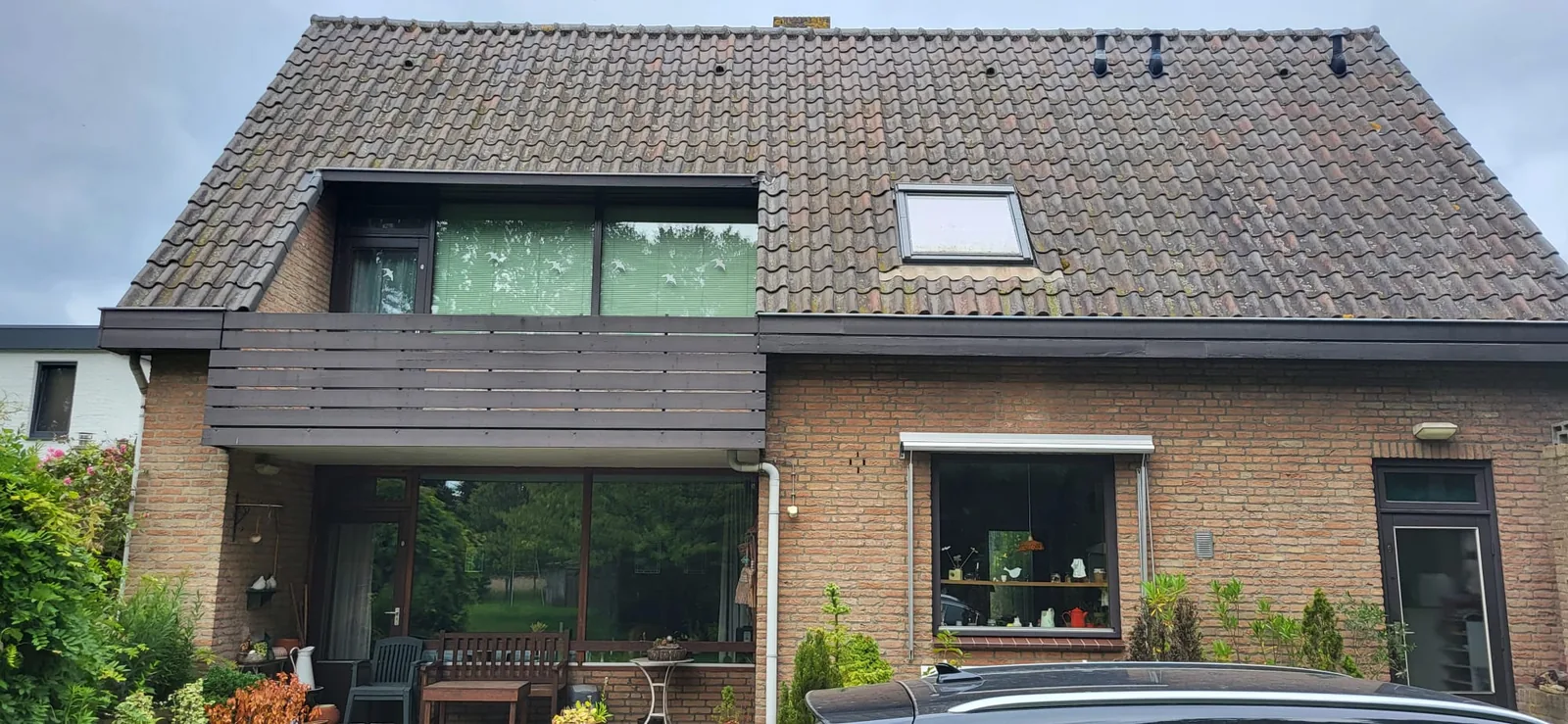 Vóór: de achterzijde met dakkapel